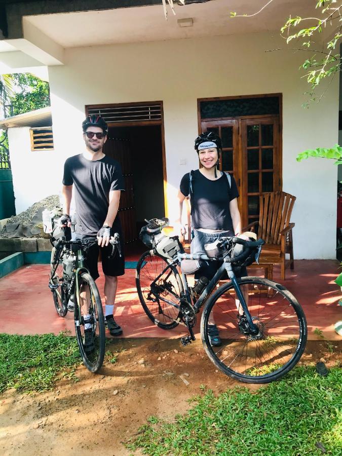 Dinesh Safari Homestay Udawalawe Kültér fotó
